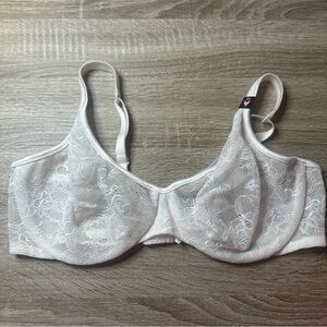 NWT Victorias Secret white lace bra size 38D